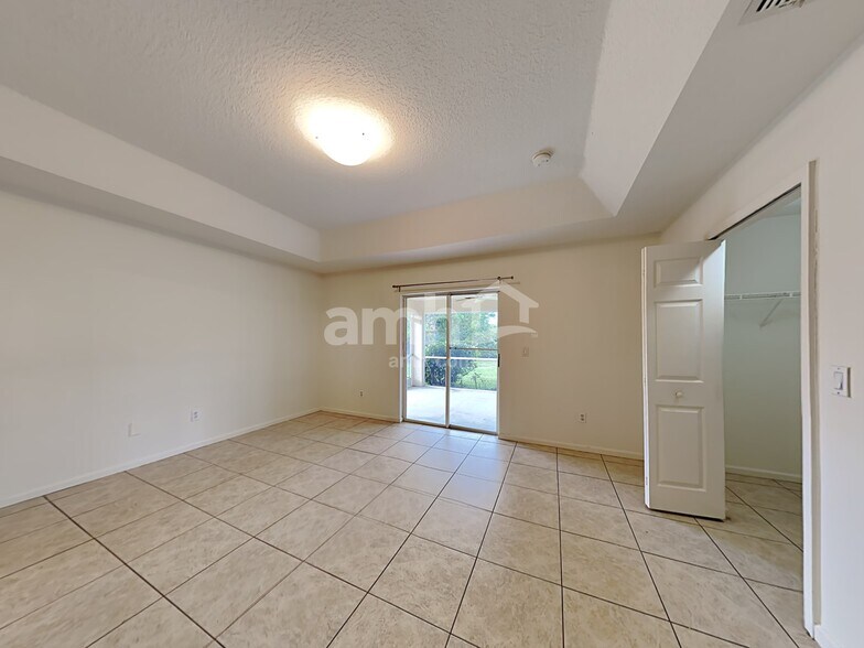 Building Photo - 1009 SW Alcantarra Blvd