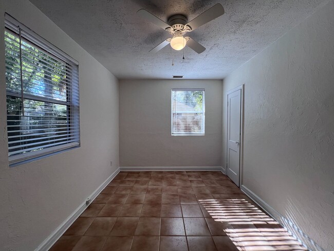 Building Photo - 2BR/1BA Pet Friendly House - available NOW!