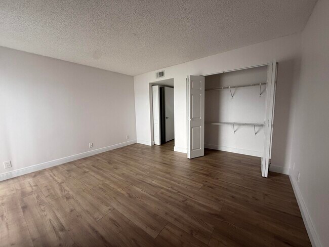 Building Photo - 8720 N Sherman Cir