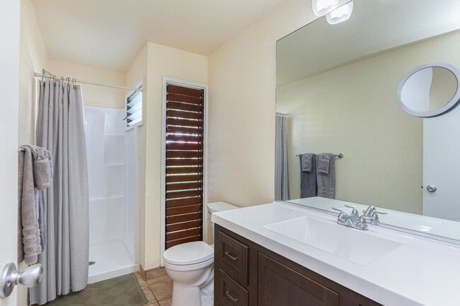 Building Photo - Furnished 2 bedroom, 2 bath, with AC and p...