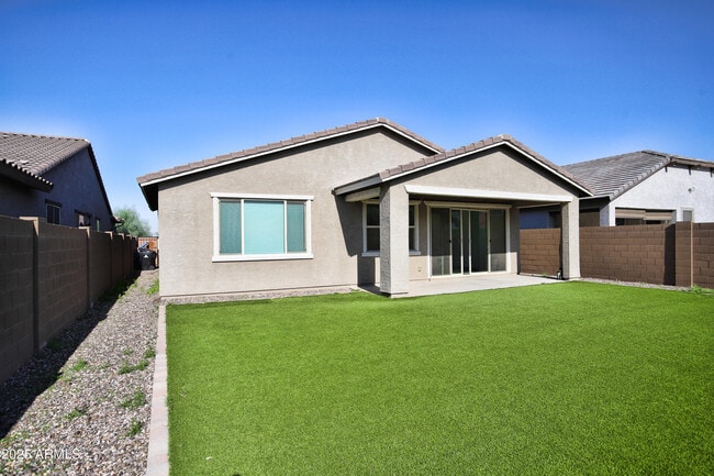 Building Photo - 1535 W Corral Rd