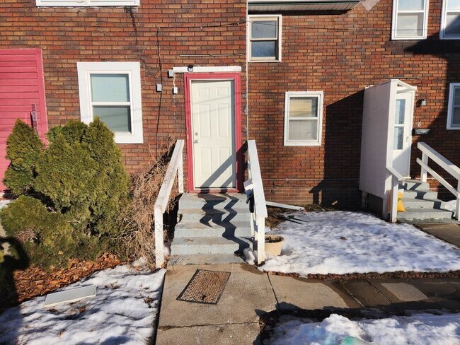 Building Photo - 1402 Willis Ave