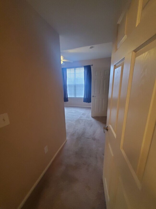 Building Photo - Spacious 2B/2B Main Level Condo With Garage NOW AVAILABLE