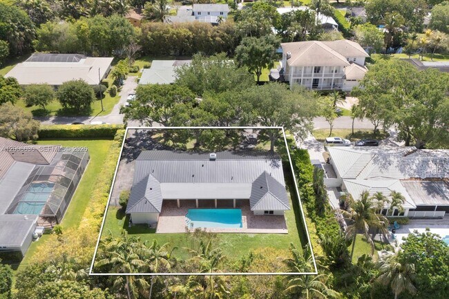 Building Photo - 13050 SW 71st Ave