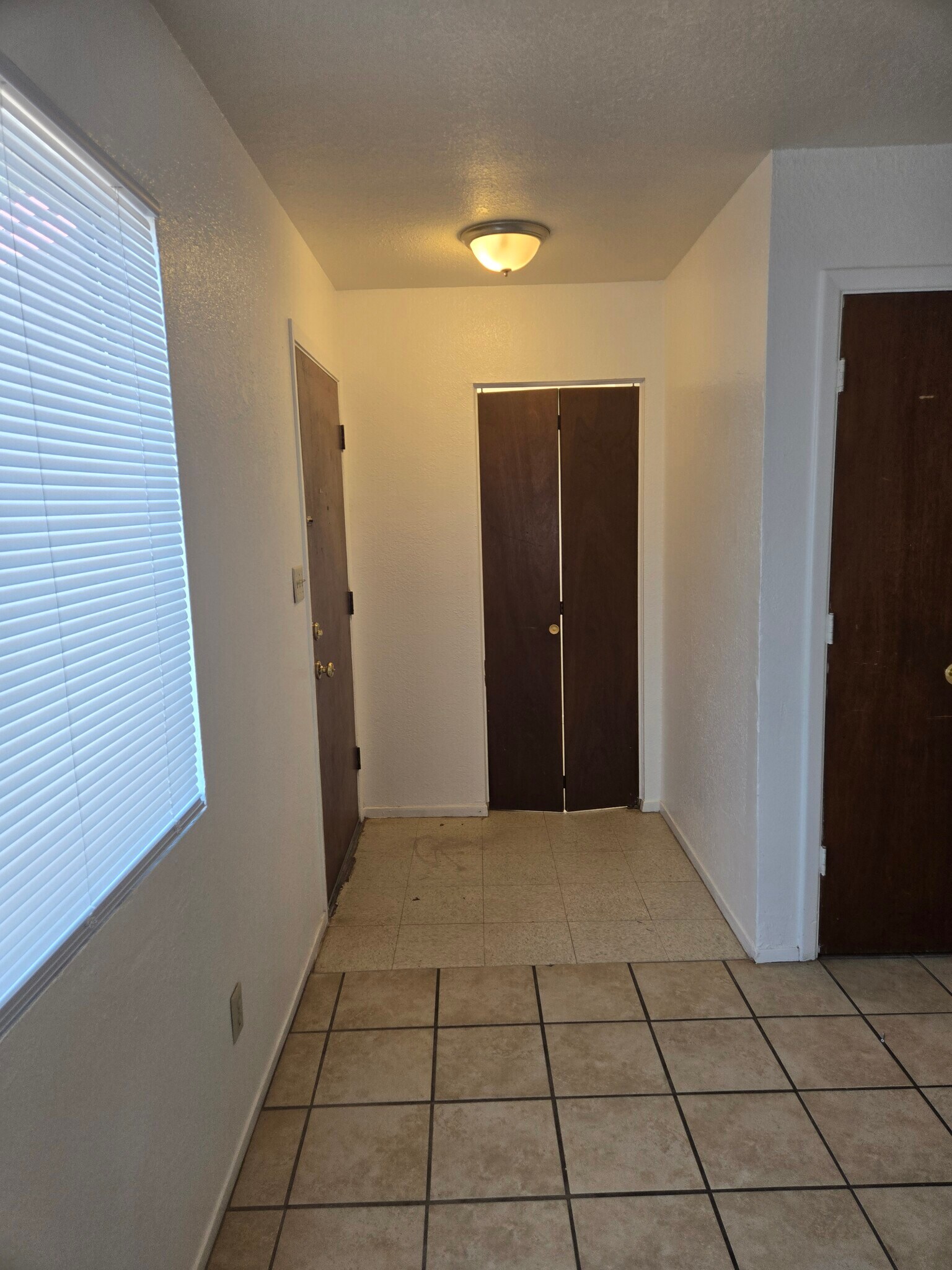 Foyer - 6550 Columbus Dr