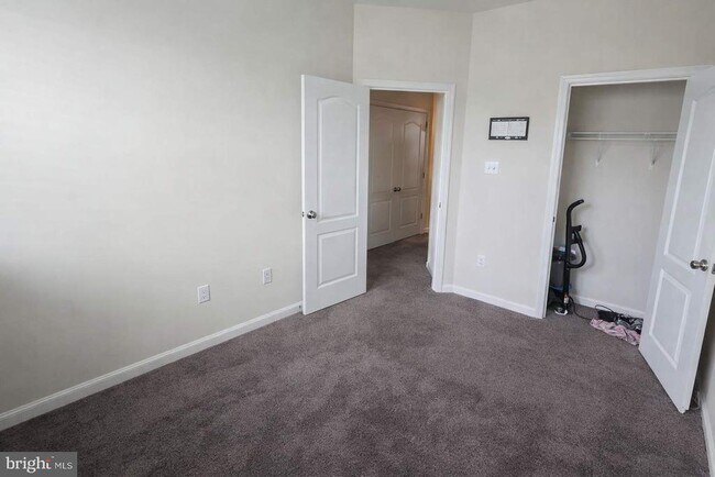 Building Photo - 210 Southwind Dr