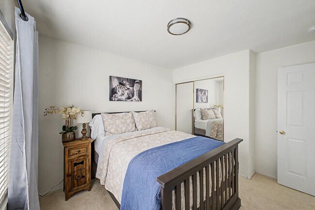 Building Photo - 7464 W Potter Dr