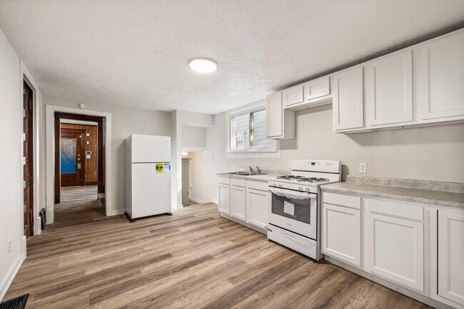 Building Photo - 37 W Arch St