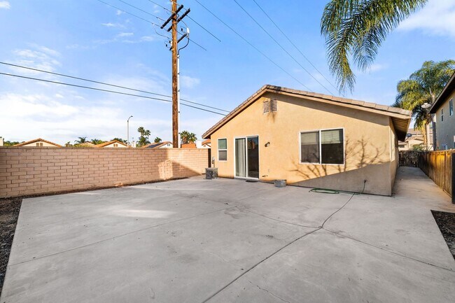 Building Photo - Beautiful Corner Home