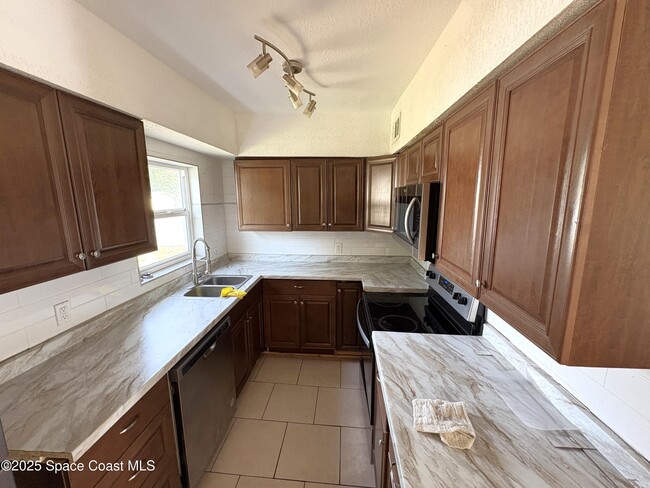 Building Photo - 1180 Titus Ave