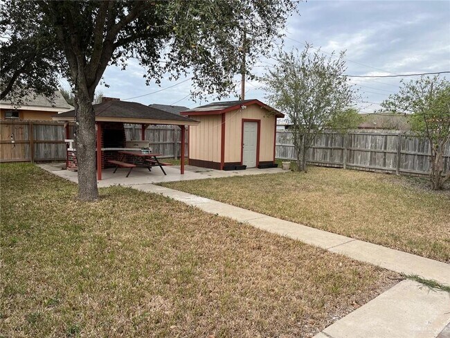 Building Photo - 108 W La Quinta Dr