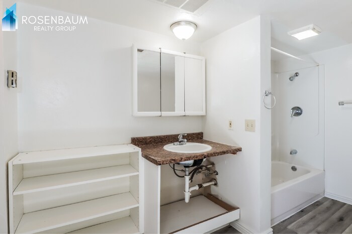 Building Photo - 770 N Dodge Blvd