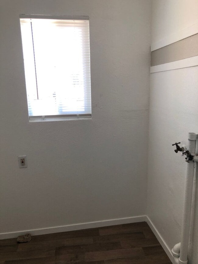 Building Photo - Single Family Home