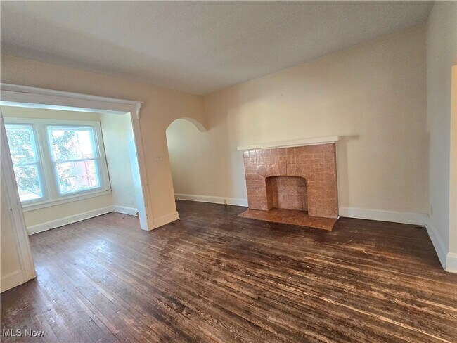 Building Photo - 1617 Maple Ave