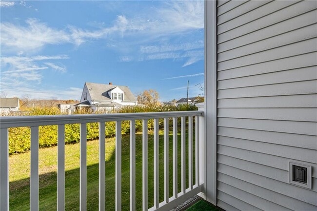 Building Photo - 106 E Mill St