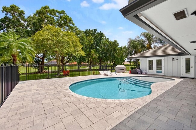 Building Photo - 15 Balfour Rd E