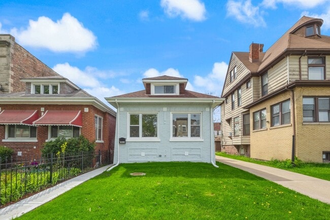 Building Photo - 7010 S Prairie Ave