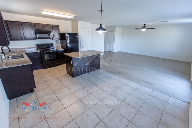 Building Photo - 5926 E Oasis Blvd