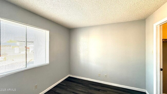 Building Photo - 2121 W Union Hills Dr