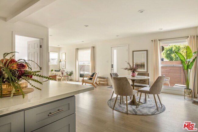 Building Photo - 4616 Rosewood Ave