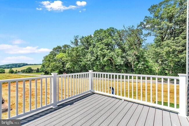 Building Photo - 326 Avon Dr