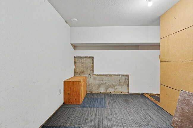 Building Photo - 3 bed, 2 bath home in West Salem's Brush College neighborhood