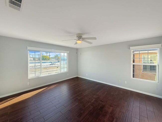 Building Photo - 4B/4.5BA Townhome in Oceanside Available f...