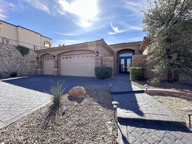 Building Photo - 1332 Calle Lago Dr