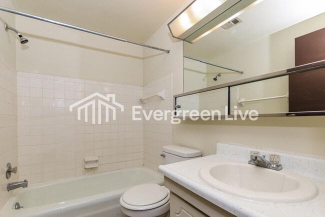 Building Photo - 5839 Troy Villa Blvd