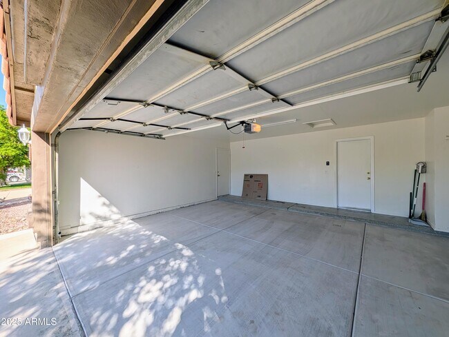 Building Photo - 5232 W Tonto Rd