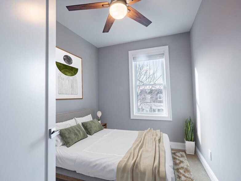 Building Photo - Elegant Petworth townhouse near Rock Creek...