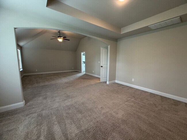Building Photo - 3500 Hilltop Trl