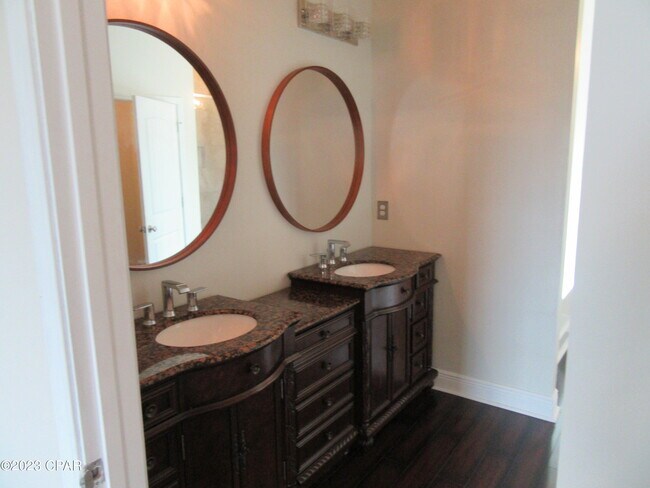 Building Photo - 105 N Shoreview Dr.