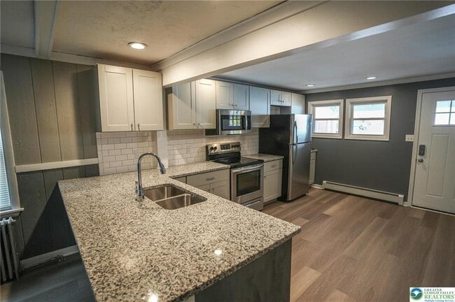 Building Photo - 637 Lehigh Ave