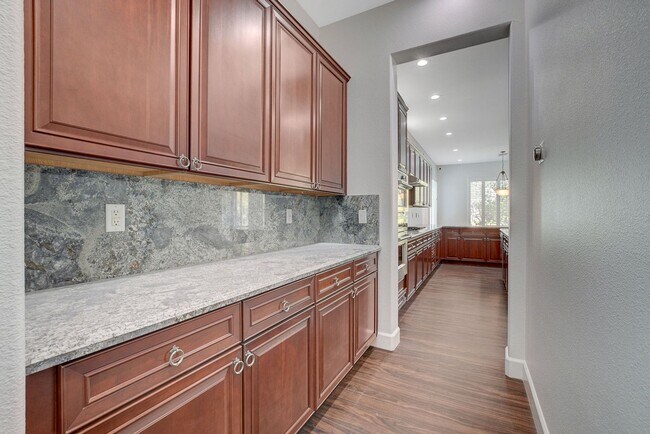 Building Photo - Anthem country Club Golf Community Beauty