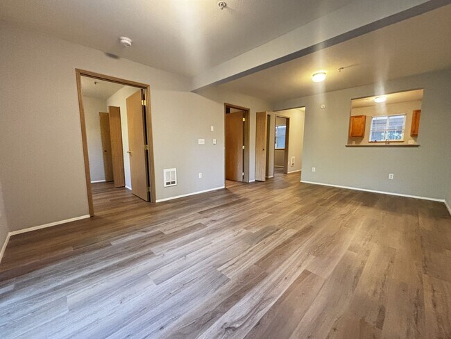 Building Photo - Sign your lease this October at Belleau Wo...