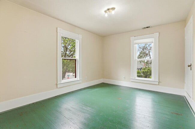 Building Photo - 482 South St