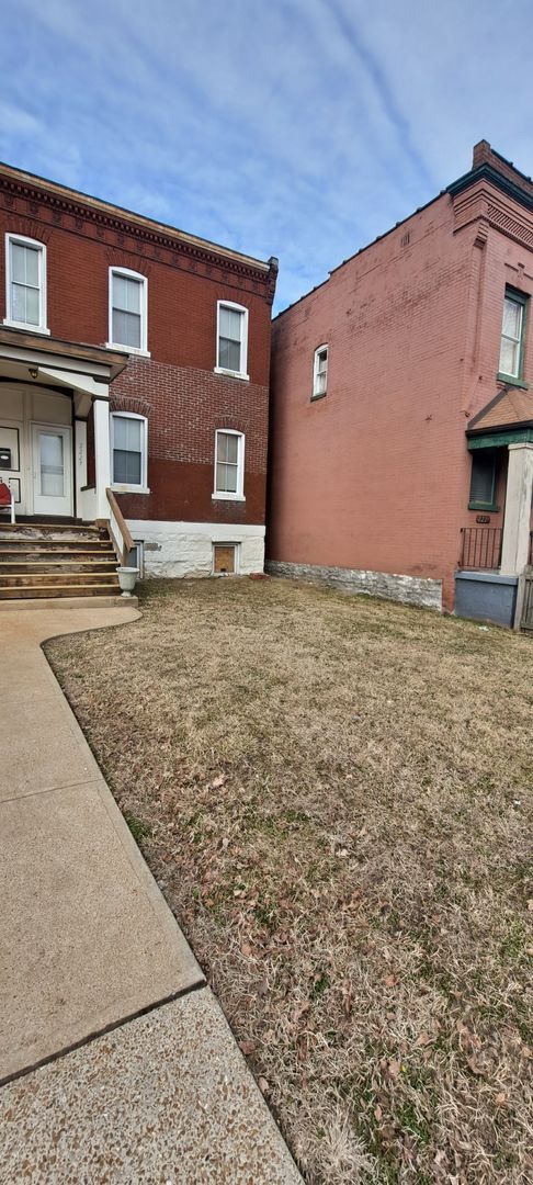Building Photo - 2229 Alberta St