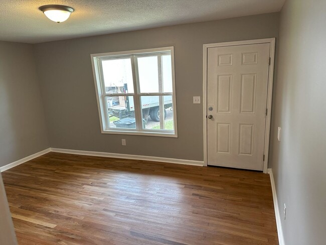 Building Photo - 3 Bedroom 1 Bath Home