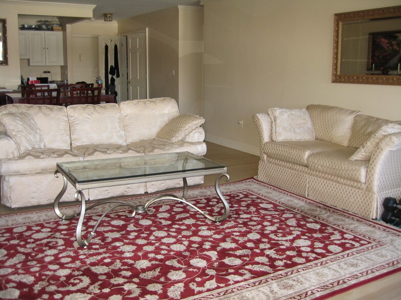 livingroom - 6 Whittier Pl