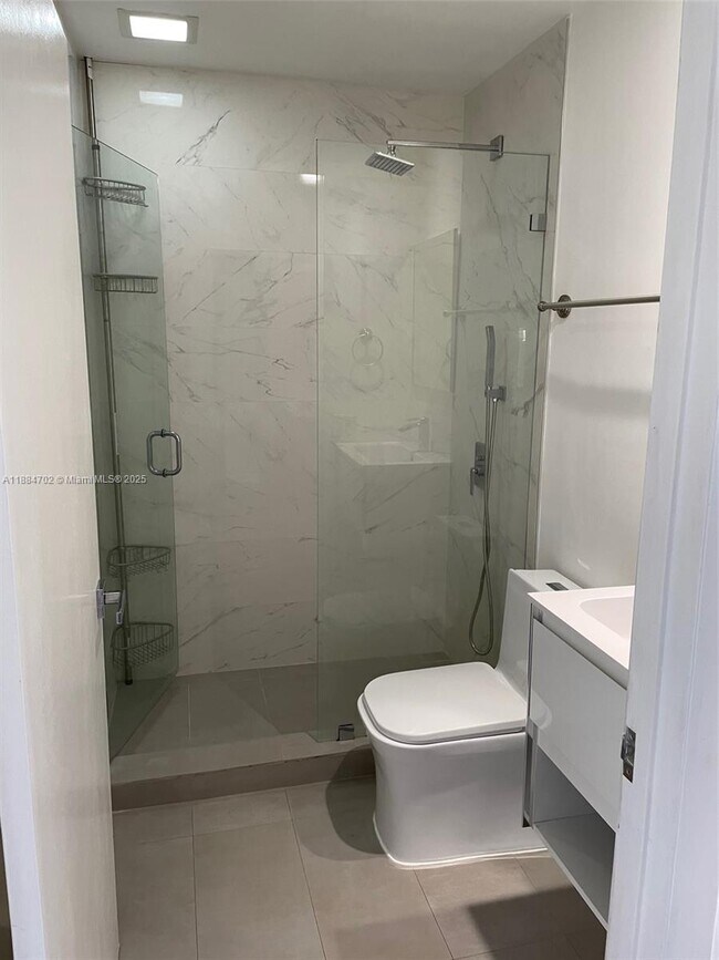 Building Photo - 540 Brickell Key Dr