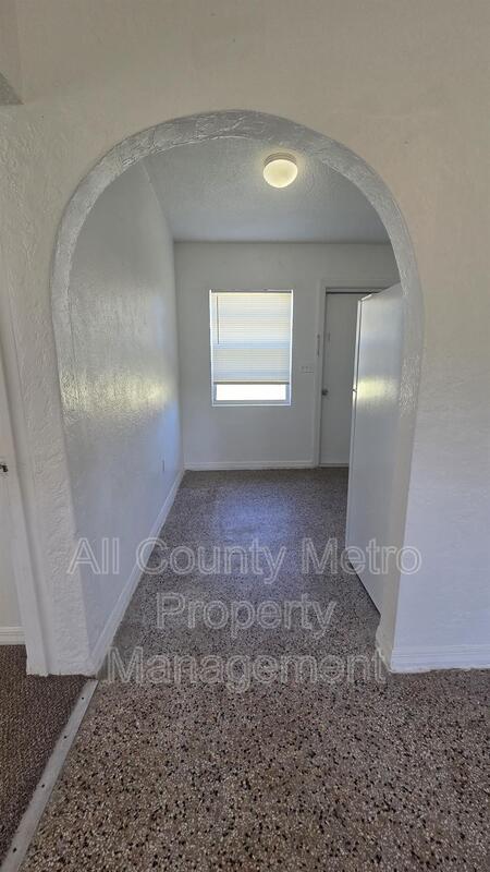 Building Photo - 1220 Linda Ln