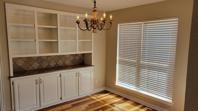 Building Photo - Coming Soon!!  3/2/2 - Fireplace - Private Yard with great back views