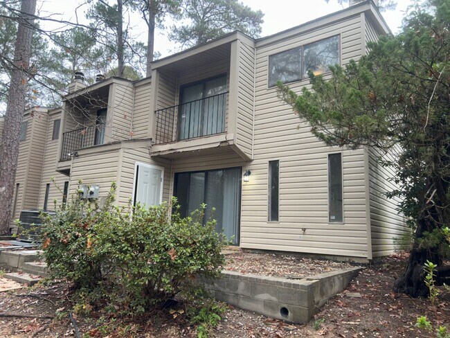 Building Photo - 240 Jamil Rd