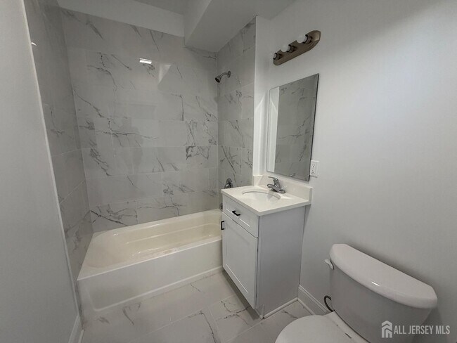 Building Photo - 103 Bayard St