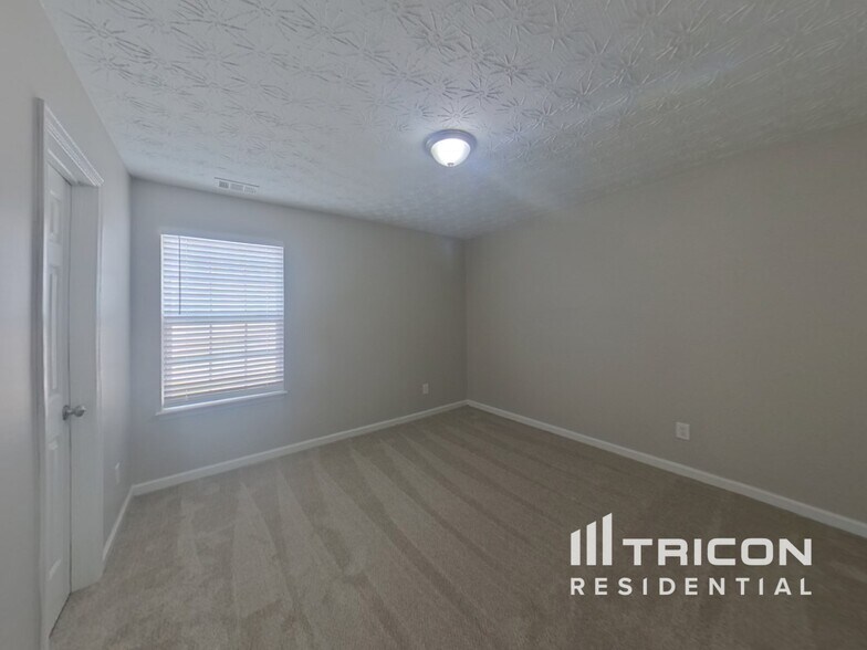 Building Photo - 30 Belmont Park Dr
