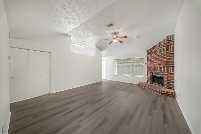 Building Photo - 16897 Blue Jay St