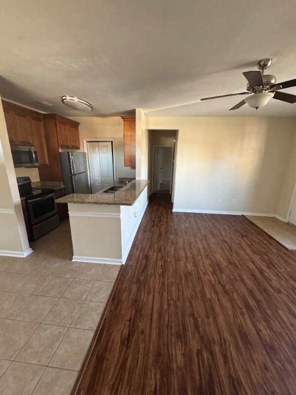 Building Photo - 310 Primrose Ln