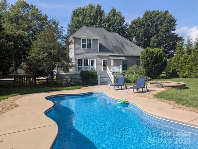 Building Photo - 175 Turnberry Ln