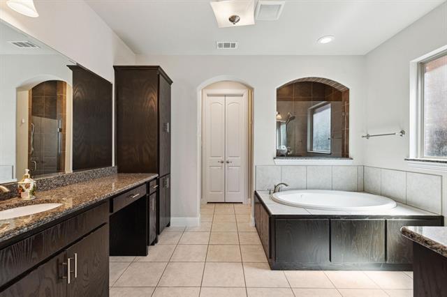 Building Photo - 2107 Grassland Dr